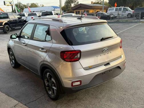 2023 Hyundai VENUE SEL