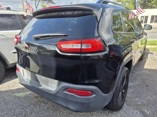 2017 Jeep Cherokee Sport