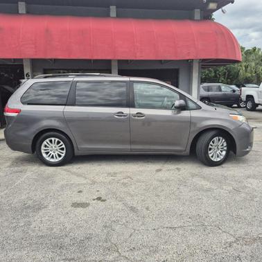 2013 Toyota Sienna XLE