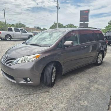 2013 Toyota Sienna XLE