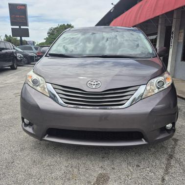 2013 Toyota Sienna XLE