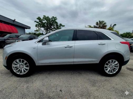 Radiant Silver Metallic 2017 Cadillac XT5 Base