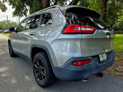 2016 Jeep Cherokee Sport