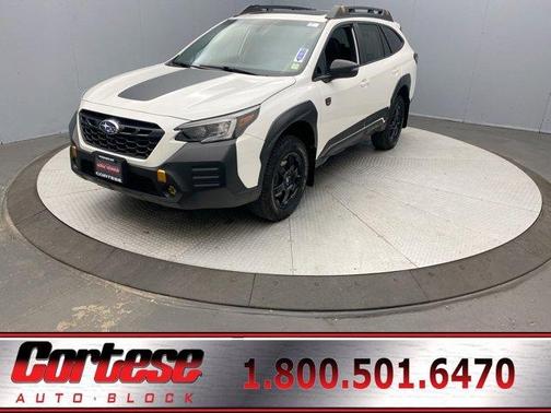 Crystal White Pearl 2022 Subaru Outback Wilderness