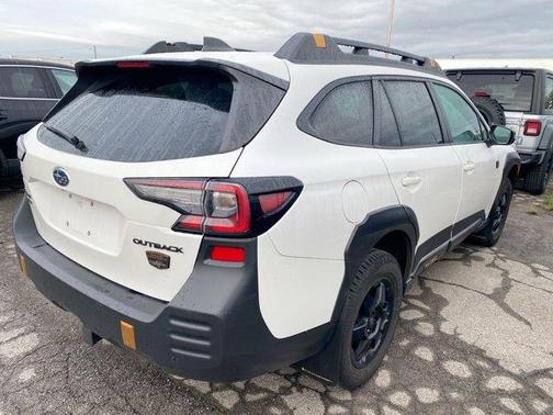 Crystal White Pearl 2022 Subaru Outback Wilderness