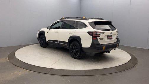 Crystal White Pearl 2022 Subaru Outback Wilderness