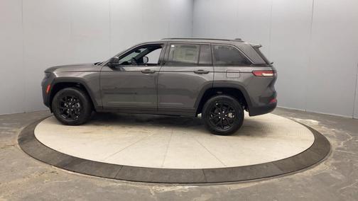 Metallic 2026 Jeep Grand Cherokee Laredo