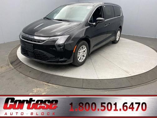 Diamond Black 2027 Chrysler Pacifica SELECT