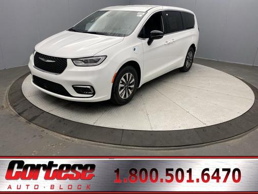 2025 Chrysler Pacifica Hybrid Select