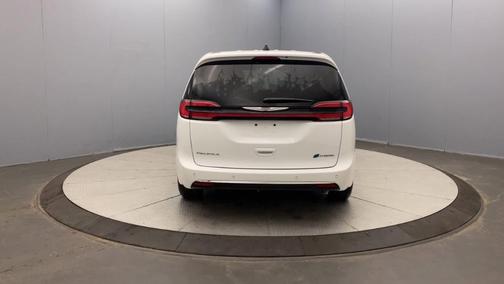 2025 Chrysler Pacifica Hybrid Select