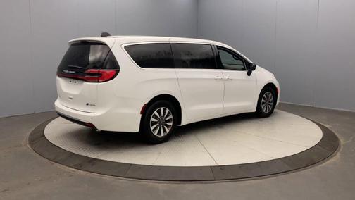 2025 Chrysler Pacifica Hybrid Select
