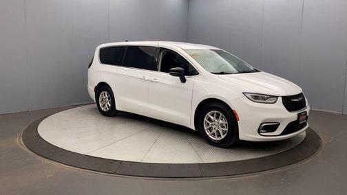 2024 Chrysler Pacifica Touring-L