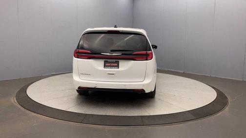 2024 Chrysler Pacifica Touring-L