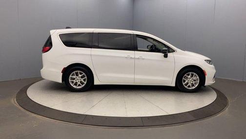 2024 Chrysler Pacifica Touring-L
