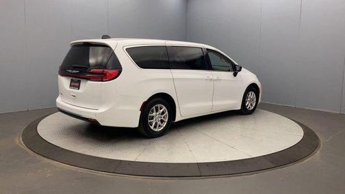 2024 Chrysler Pacifica Touring-L