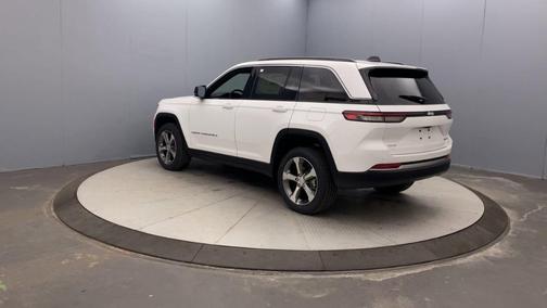 Bright White Clearcoat 2026 Jeep Grand Cherokee Limited