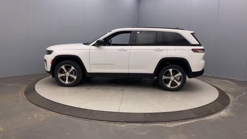 Bright White Clearcoat 2026 Jeep Grand Cherokee Limited