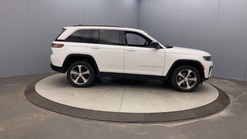 Bright White Clearcoat 2026 Jeep Grand Cherokee Limited