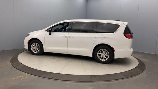 Bright White Clearcoat 2026 Chrysler Pacifica Select