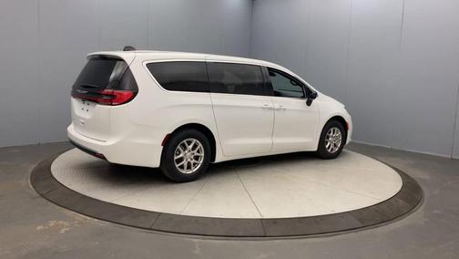 Bright White Clearcoat 2026 Chrysler Pacifica Select
