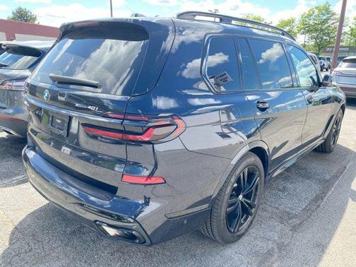 Carbon Black Metallic 2024 BMW X7 xDrive40i