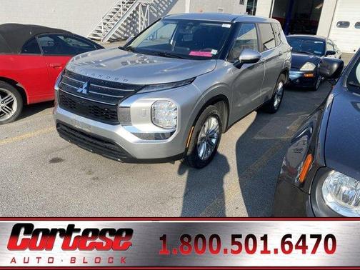 2022 Mitsubishi Outlander ES
