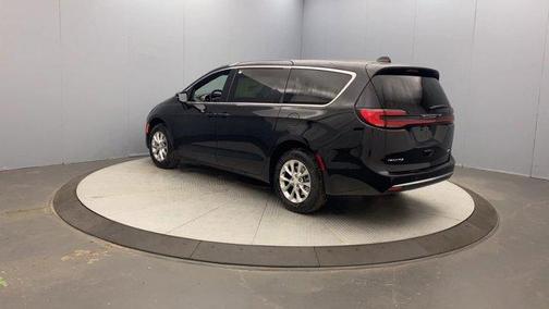 Diamond Black 2027 Chrysler Pacifica SELECT