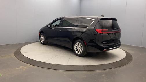 Diamond Black 2027 Chrysler Pacifica SELECT