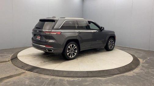 2022 Jeep Grand Cherokee Overland