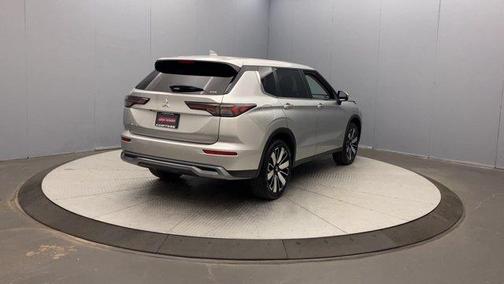 Black 2025 Mitsubishi Outlander