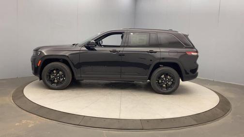 Diamond Black 2026 Jeep Grand Cherokee Laredo