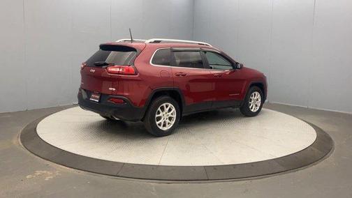 Deep Cherry Red Crystal Pearlcoat 2017 Jeep Cherokee Latitude