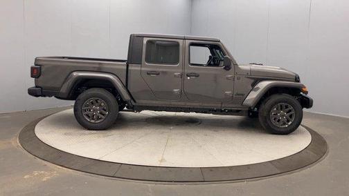 Granite Crystal Clearcoat Metallic 2026 Jeep Gladiator Sport