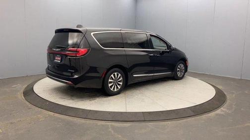 2023 Chrysler Pacifica Hybrid Limited