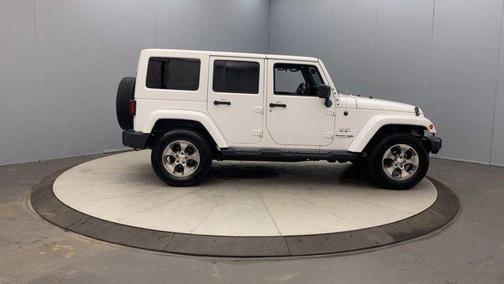Bright White Clearcoat 2018 Jeep Wrangler JK Unlimited Sahara