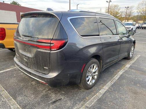 2021 Chrysler Pacifica Touring-L
