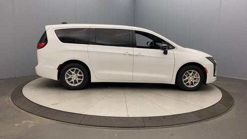 Bright White Clearcoat 2027 Chrysler Pacifica SELECT