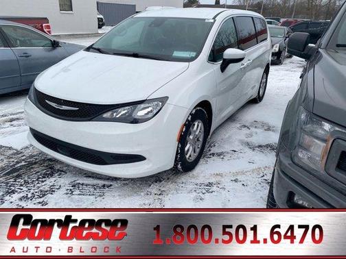 2023 Chrysler Voyager LX