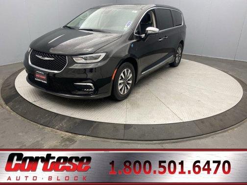 2023 Chrysler Pacifica Hybrid Limited