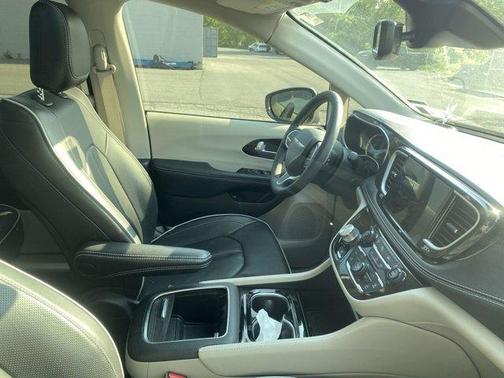 2023 Chrysler Pacifica Hybrid Limited