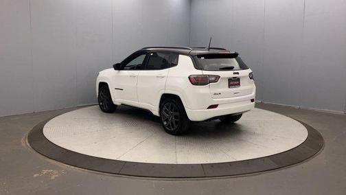 Bright White Clearcoat 2024 Jeep Compass Limited