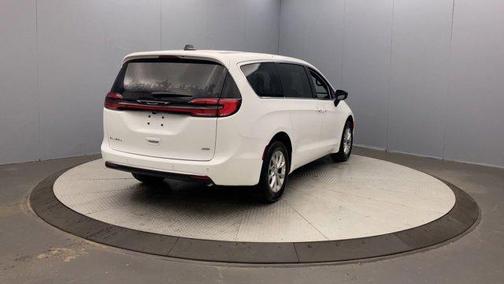 Bright White Clearcoat 2027 Chrysler Pacifica SELECT