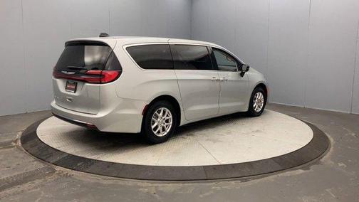 2024 Chrysler Pacifica Touring-L