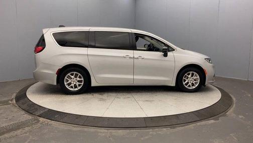 2024 Chrysler Pacifica Touring-L