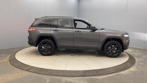 Metallic 2026 Jeep Grand Cherokee Limited