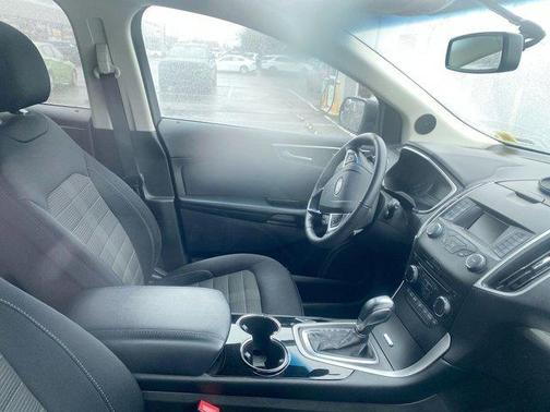 Black 2018 Ford Edge SEL