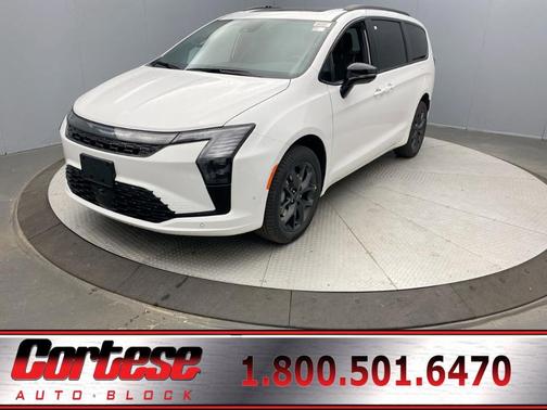 Bright White Clearcoat 2027 Chrysler Pacifica LIMITED