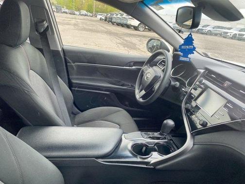White 2018 Toyota Camry LE