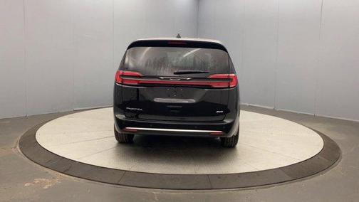 Diamond Black 2027 Chrysler Pacifica SELECT