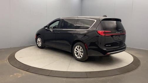 Diamond Black 2027 Chrysler Pacifica SELECT